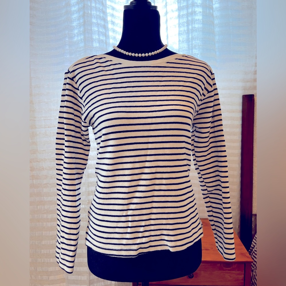 Lovely striped sweater. No size on tag but fits like Medium.